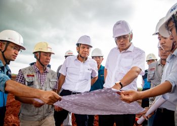 Chủ tịch HĐQT Đặng Ngọc Hòa khảo sát tiến độ các dự án của Vietnam Airlines tại sân bay Long Thành