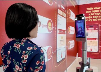 CBNV Vietnam Airlines chủ động làm thủ tục trước chuyến bay bằng xác thực sinh trắc học từ ngày 1/12