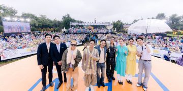 Hàng nghìn khán giả đón bình minh cùng 5AM Concert