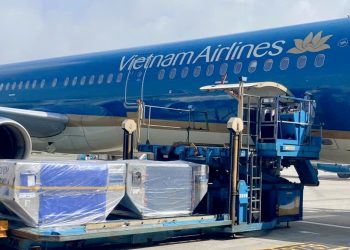 Vietnam Airlines vận chuyển miễn phí hơn 10 tấn hàng hóa hỗ trợ vùng mưa lũ miền Trung