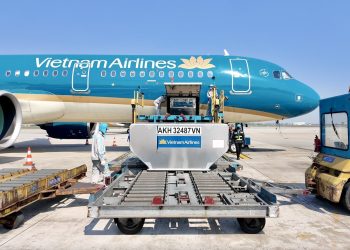 Vietnam Airlines vận chuyển miễn phí gần 20 tấn hàng hóa hỗ trợ vùng mưa lũ miền Trung sau 2 ngày