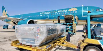 Vietnam Airlines vận chuyển miễn phí gần 20 tấn hàng hóa hỗ trợ vùng mưa lũ miền Trung sau 2 ngày