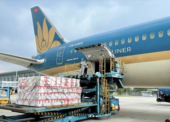 Vietnam Airlines tiếp tục vận chuyển miễn phí hàng hóa hỗ trợ đồng bào vùng lũ miền Trung