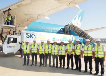 Skypec tra nạp cho chuyến bay thương mại chính thức tại sân bay Long Thành