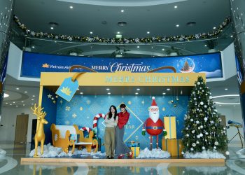 Sắc màu Giáng sinh rộn ràng tại trụ sở Tổng công ty