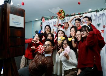 Sắc màu Giáng sinh rộn ràng tại trụ sở Tổng công ty