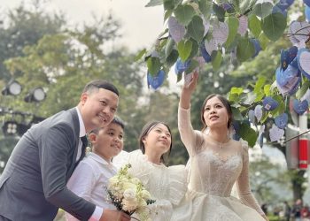 Cặp đôi tại Vietnam Happy Fest 2025: “Cảm giác như được cưới lại sau hơn 12 năm”