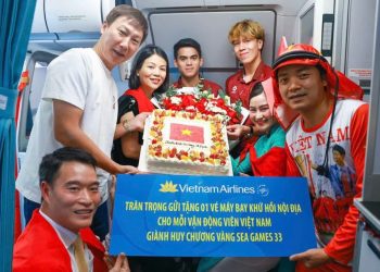 Hành trình vinh quang: Chuyến bay Vietnam Airlines đưa các cầu thủ U22 Việt Nam trở về sau chiến thắng lịch sử tại SEA Games 33