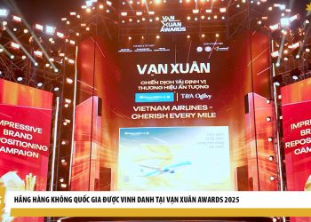 [VNA News] Vietnam Airlines được vinh danh tại Vạn Xuân Awards 2025