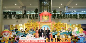 Vietnam Airlines chào đón những hành khách đầu tiên nhân dịp năm mới 2026