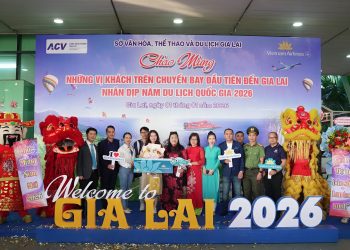 Vietnam Airlines chào đón những hành khách đầu tiên nhân dịp năm mới 2026