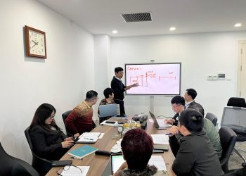 Vietnam Airlines trao đổi với báo Nhân dân về công tác triển khai CORSIA