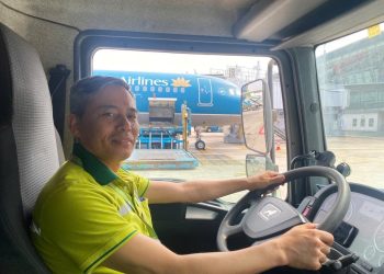 Gần 30 năm sau tay lái, giữ trọn an toàn cho những chuyến bay xuân