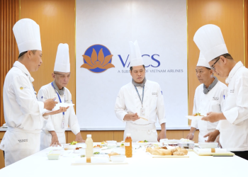 [VNA WHAT] Ẩm thực Tết trên không: Làm mới những món truyền thống