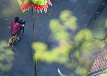 Sống cùng thuở dựng thành đắp phố