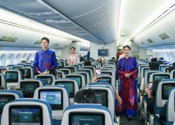 Mua vé máy bay đầu năm, nhiều ưu đãi dành cho chủ thẻ và người dùng ví điện tử