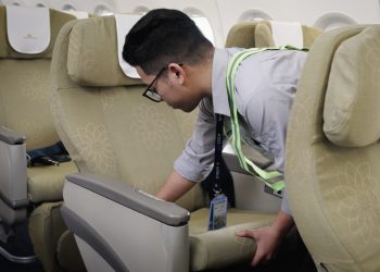 Triển khai đợt vệ sinh tàu bay đầu tiên ngay sau khi khởi động chiến dịch “Nhà đẹp đón Tết”