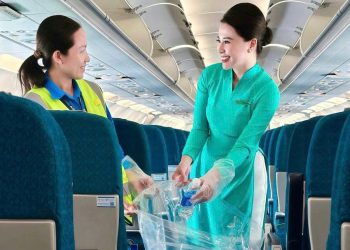 Mỗi tiếp viên một tay, khoang khách sạch mỗi ngày