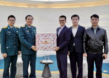 Lãnh đạo Quân chủng Phòng không – Không quân thăm và chúc tết Vietnam Airlines