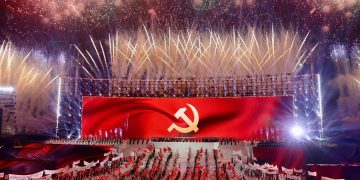 Vững bước dưới cờ Đảng