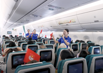 Ca khúc “Thanh niên Việt” được cất lên trên Chuyến bay Thanh niên của Vietnam Airlines
