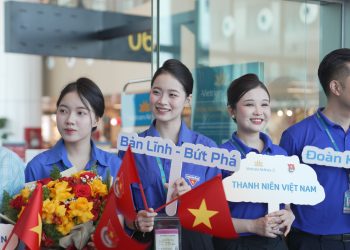 [VNA WHAT] Chuyến bay Thanh niên: Thắp sáng tinh thần nhiệt huyết tuổi trẻ