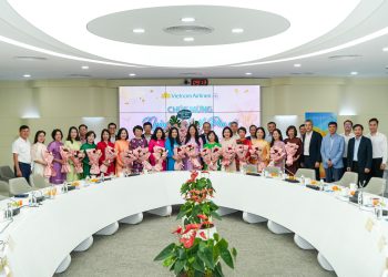 Lãnh đạo TCT gặp mặt, chúc mừng nữ cán bộ lãnh đạo nhân ngày Quốc tế phụ nữ 8/3