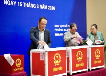 Những cánh sen vàng hoà nhịp cùng ngày hội non sông