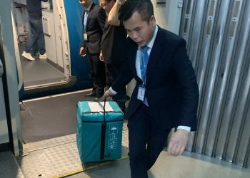 Đồng hành cùng trái tim nhân ái, chạy đua với thời gian, Vietnam Airlines trao cơ hội sống cho người bệnh