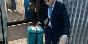 Đồng hành cùng trái tim nhân ái, chạy đua với thời gian, Vietnam Airlines trao cơ hội sống cho người bệnh