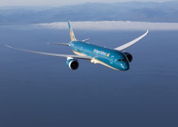 [CafeF] Phó tổng giám đốc Vietnam Airlines: “Giá dầu tăng thêm 1 USD, chi phí đội lên 300 tỷ đồng”