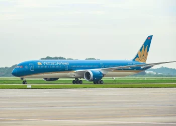 [Báo Xây dựng] Vé máy bay không thể đứng ngoài “cơn bão giá”