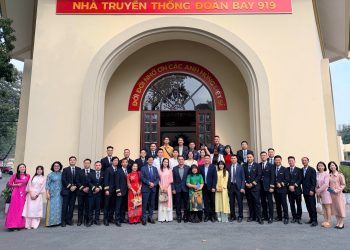 [Cuộc thi VHDN] Hành trình học làm “Sen Vàng” tại Đoàn bay 919 – Luyện Hồng Ngọc – Đoàn bay 919