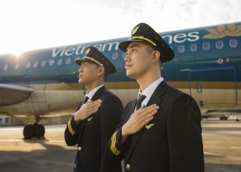 [Cuộc thi VHDN] “Pilot Guide Book” và điểm chạm văn hóa doanh nghiệp – Nhóm tác giả Đội bay Airbus 350 – Đoàn bay 919
