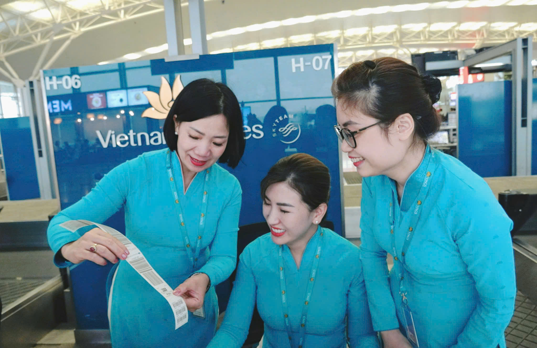 3-Đồng nghiệp hỗ trợ đoàn kết