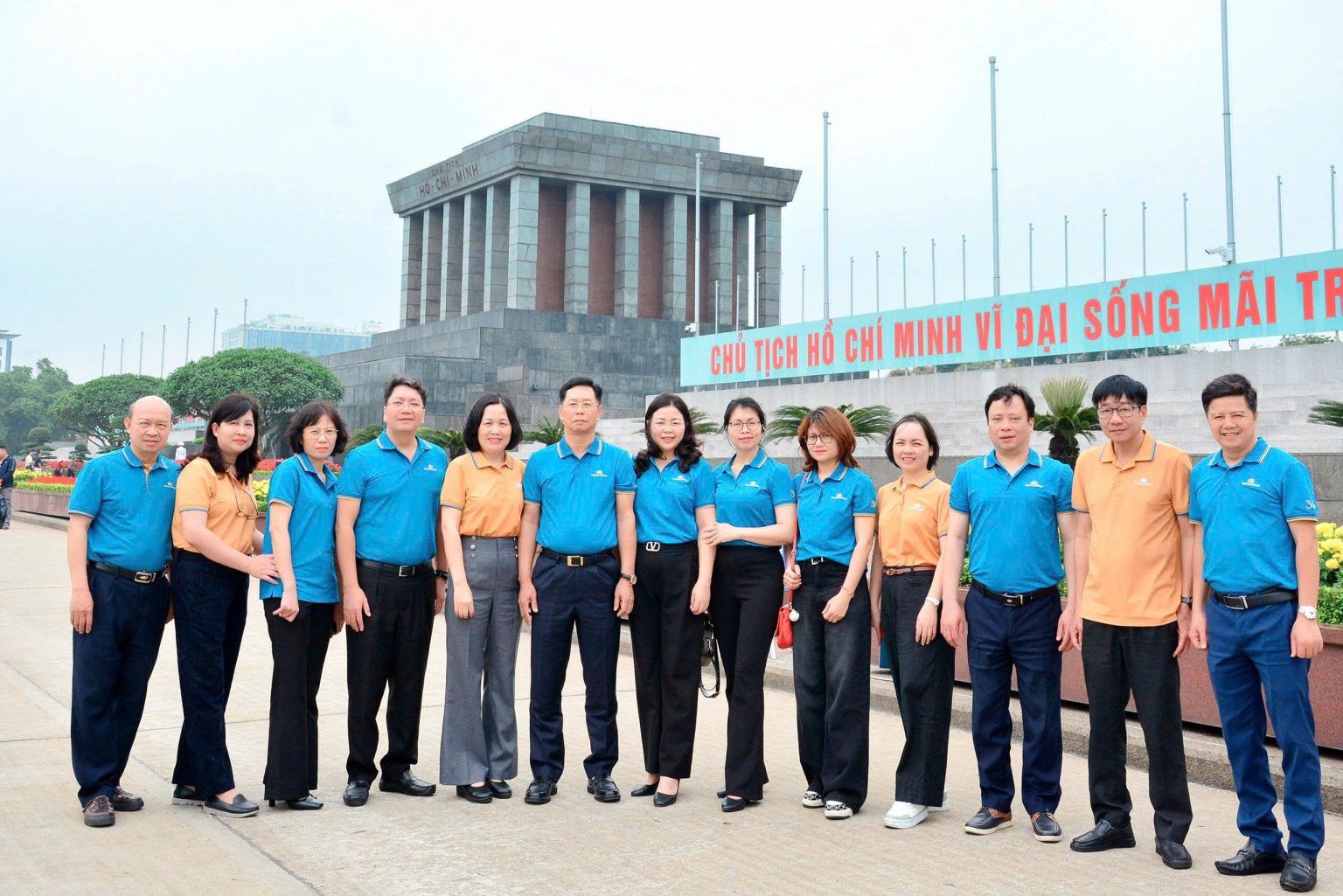[Cuộc thi VHDN] Chiến binh Sen Vàng thầm lặng của Văn phòng Đảng uỷ TCT ...