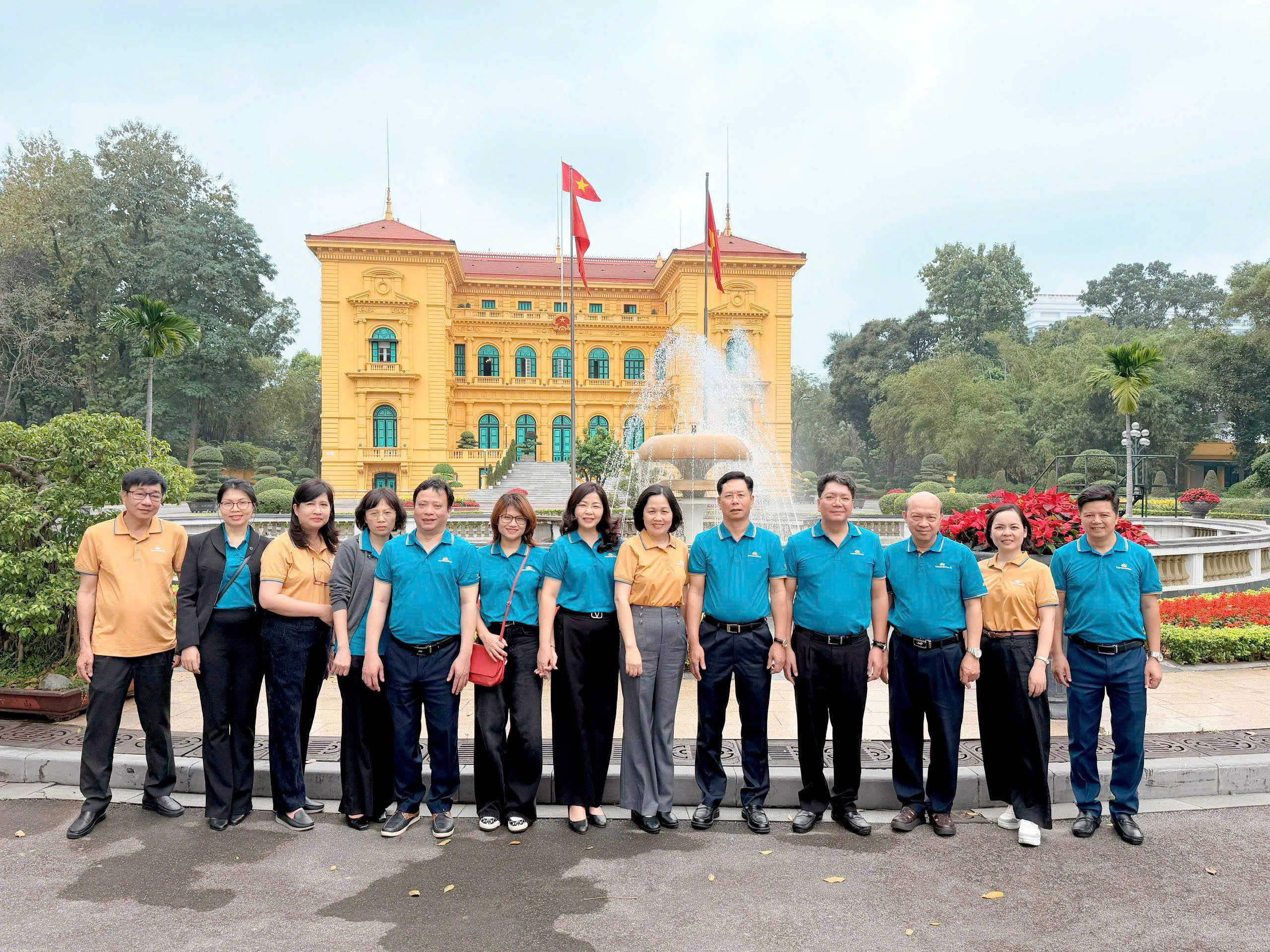 [Cuộc thi VHDN] Chiến binh Sen Vàng thầm lặng của Văn phòng Đảng uỷ TCT ...