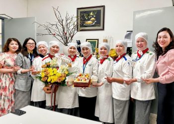[Cuộc thi VHDN] Tinh thần Sen Vàng phía sau mỗi suất ăn trên chuyến bay – Nguyễn Thị Hồng Vân – VACS