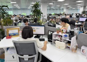 [Cuộc thi VHDN] Phía sau cánh Sen Vàng là những màn hình chưa bao giờ tắt – Đinh Khương Duy – Ban TTBSP