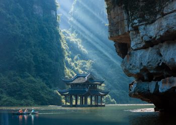 Càng nhìn non nước càng xinh