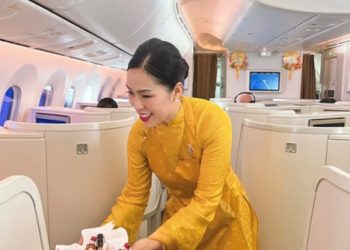 [Cuộc thi VHDN] Người đưa đường điềm tĩnh và trái tim tỏa văn hóa ứng xử – Đỗ Hoàng Uyên 2 – Đoàn tiếp viên
