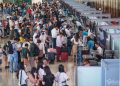 [Vietnamnet] Chiêu tiết kiệm tiền vé máy bay mùa hè của nhiều gia đình