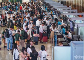 [Vietnamnet] Chiêu tiết kiệm tiền vé máy bay mùa hè của nhiều gia đình