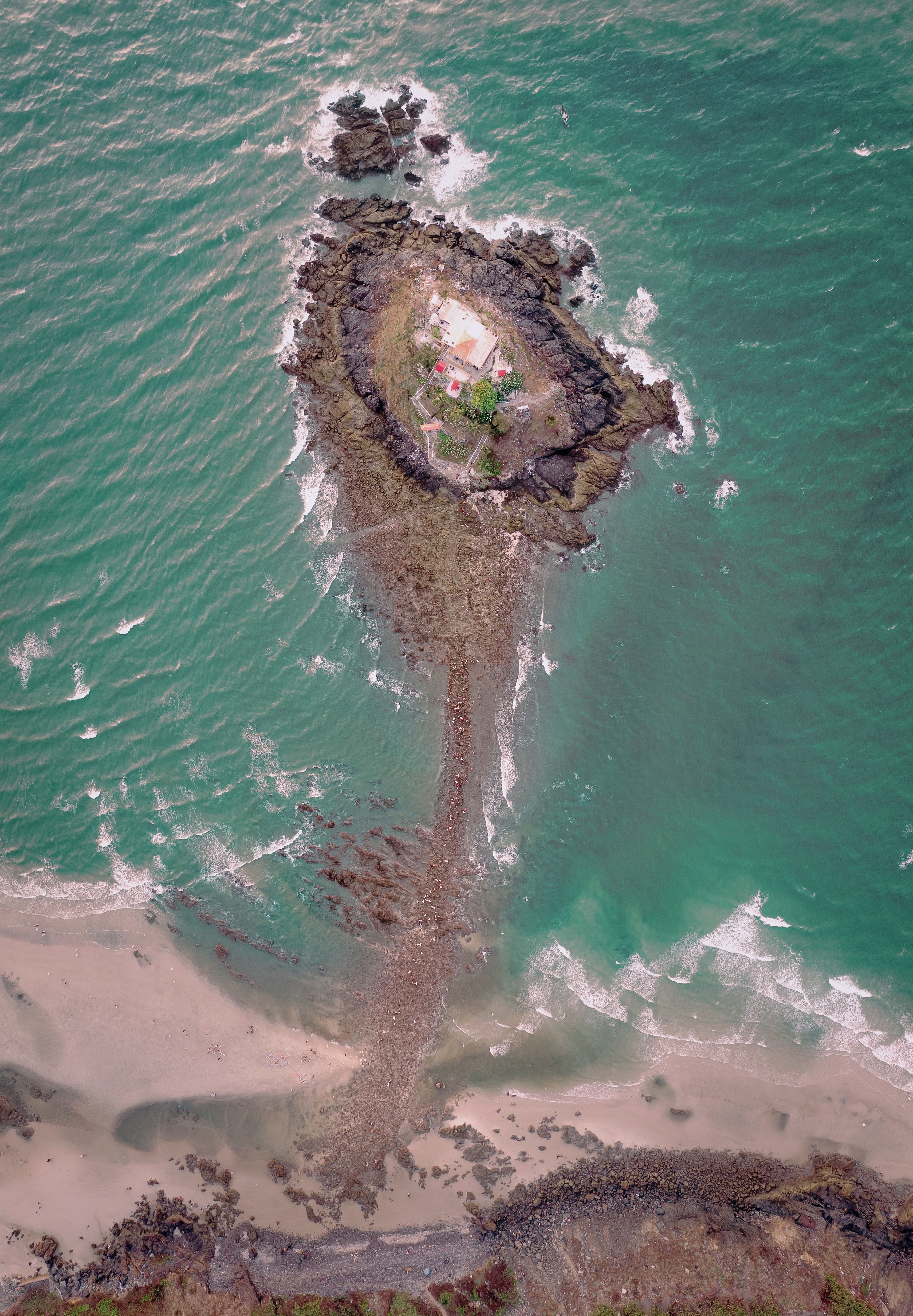 9 Hòn Bà từ góc nhìn trên cao khi hình thành con đường_
