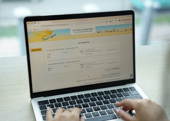 [Tuổi Trẻ] Nghỉ hè bớt mệt, đừng chen nhau bay cuối tuần