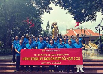 Chi bộ Phòng Kế toán Hành chính về nguồn tại Khu tưởng niệm Anh hùng Liệt sỹ Võ Thị Sáu