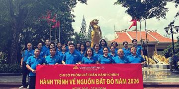 Chi bộ Phòng Kế toán Hành chính về nguồn tại Khu tưởng niệm Anh hùng Liệt sỹ Võ Thị Sáu