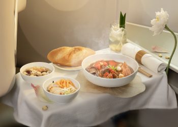 [VietnamPlus] Vietnam Airlines và biểu tượng hoa sen: Hành trình văn hóa Việt trên bầu trời