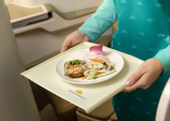 [VOV] Vietnam Airlines “định vị” văn hóa Việt qua thực đơn “Chạm Sen”