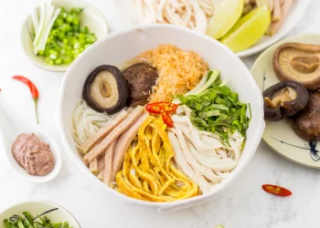 [Hôm nay ăn gì] Bún thang – nét thanh lịch Hà Nội trong bữa sáng Sky Lounge